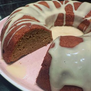 Táto paleo tekvicová bábovka sa ľahko pripravuje, je vláčna, stredne sladká a jemná a plná teplých jesenných korenín. Je...