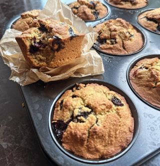 🫐Nadýchané bezlepkové citrónovo-čučoriedkové muffiny🫐 Tieto bezlepkové citrónovo-čučoriedkové muffiny sú jemné, nadýchané...